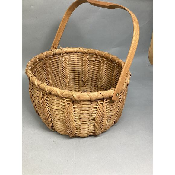 Vintage Oval Woven Basket With Handle - 13x11.5x7” - Picture 6 of 13